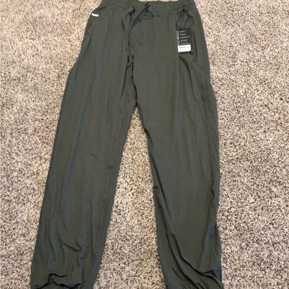 7 Diamonds NWT core performance jogger